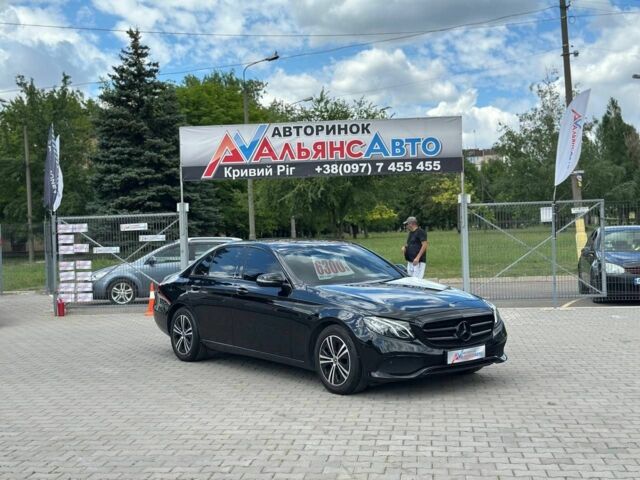 Черный Мерседес Е-Класс, объемом двигателя 2 л и пробегом 215 тыс. км за 27600 $, фото 1 на Automoto.ua