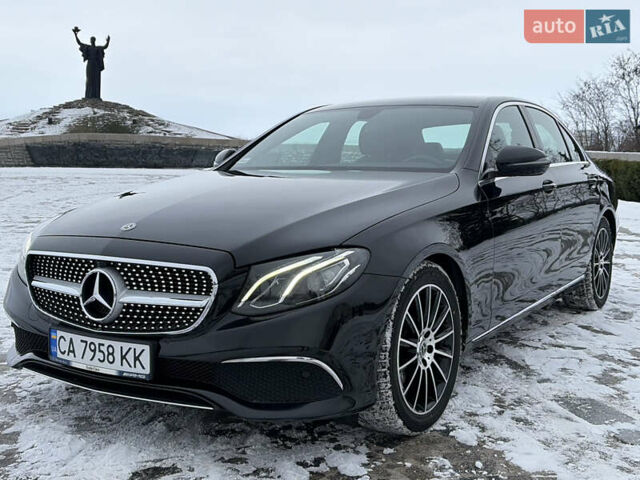 Черный Мерседес Е-Класс, объемом двигателя 1.95 л и пробегом 200 тыс. км за 32000 $, фото 1 на Automoto.ua