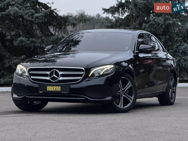 Черный Мерседес Е-Класс, объемом двигателя 1.95 л и пробегом 109 тыс. км за 32900 $, фото 1 на Automoto.ua