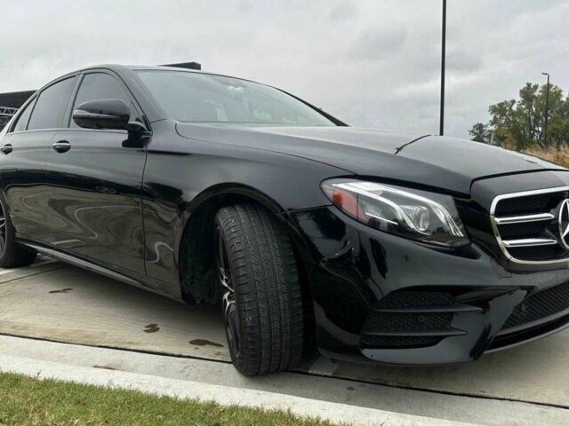 Черный Мерседес Е-Класс, объемом двигателя 2 л и пробегом 39 тыс. км за 7000 $, фото 1 на Automoto.ua