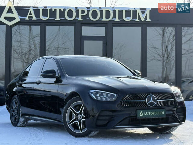 Чорний Мерседес Е-Клас, об'ємом двигуна 2 л та пробігом 106 тис. км за 49800 $, фото 1 на Automoto.ua