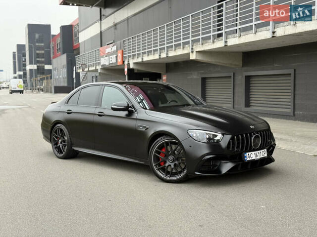 Черный Мерседес Е-Класс, объемом двигателя 4 л и пробегом 47 тыс. км за 120000 $, фото 1 на Automoto.ua