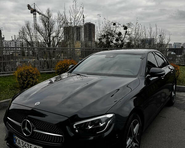 Черный Мерседес Е-Класс, объемом двигателя 2 л и пробегом 70 тыс. км за 51999 $, фото 1 на Automoto.ua