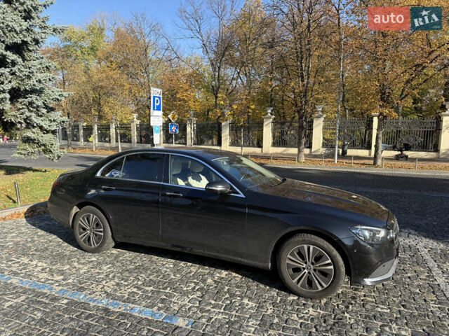 Черный Мерседес Е-Класс, объемом двигателя 2 л и пробегом 74 тыс. км за 54000 $, фото 1 на Automoto.ua
