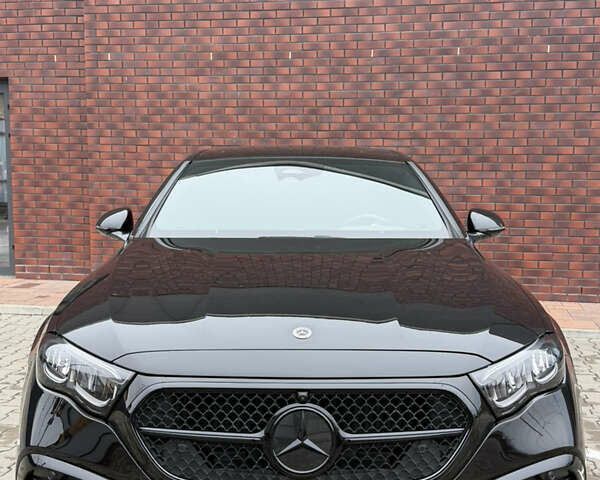 Чорний Мерседес Е-Клас, об'ємом двигуна 2 л та пробігом 25 тис. км за 87500 $, фото 1 на Automoto.ua