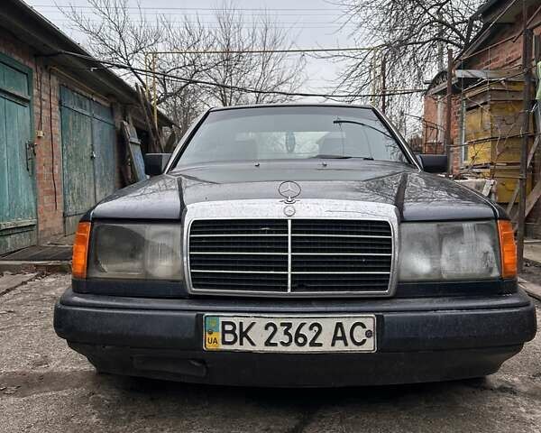 Черный Мерседес Е-Класс, объемом двигателя 2 л и пробегом 480 тыс. км за 2450 $, фото 1 на Automoto.ua