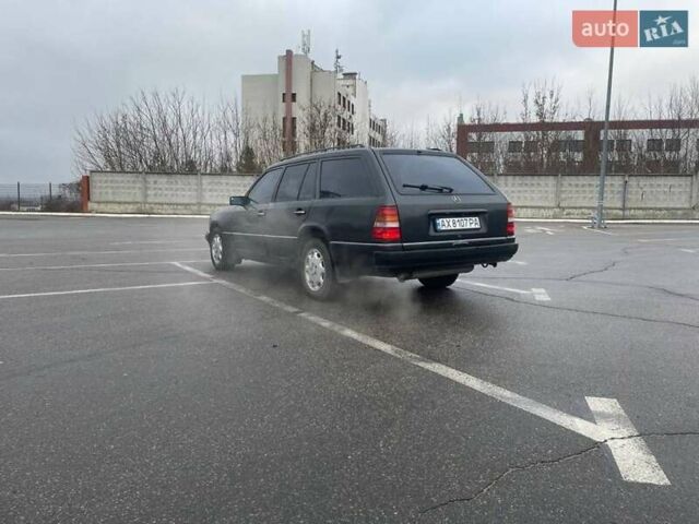 Чорний Мерседес Е-Клас, об'ємом двигуна 2 л та пробігом 300 тис. км за 2999 $, фото 1 на Automoto.ua