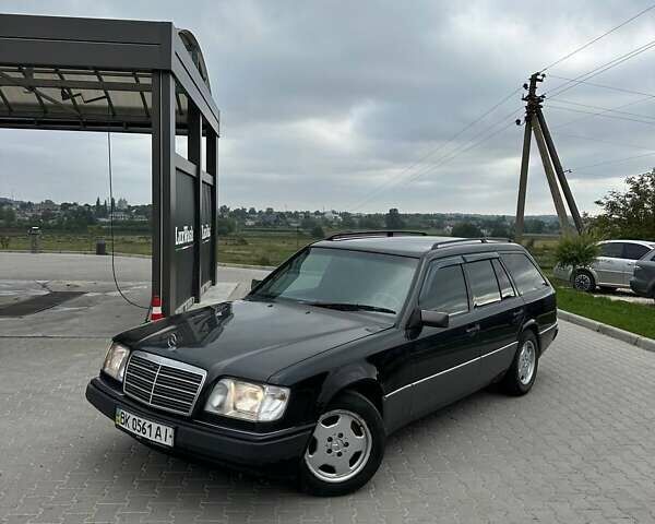 Черный Мерседес Е-Класс, объемом двигателя 2.8 л и пробегом 300 тыс. км за 1999 $, фото 1 на Automoto.ua
