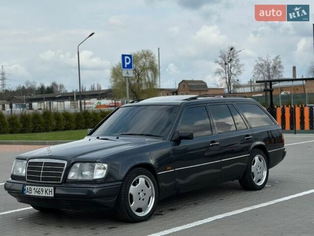 Черный Мерседес Е-Класс, объемом двигателя 3.2 л и пробегом 251 тыс. км за 6100 $, фото 1 на Automoto.ua