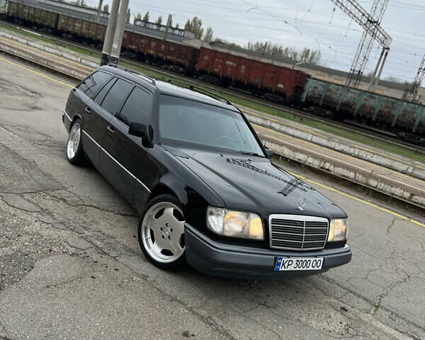 Черный Мерседес Е-Класс, объемом двигателя 2.2 л и пробегом 251 тыс. км за 7500 $, фото 1 на Automoto.ua