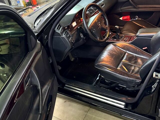 Черный Мерседес Е-Класс, объемом двигателя 2.6 л и пробегом 200 тыс. км за 2500 $, фото 1 на Automoto.ua