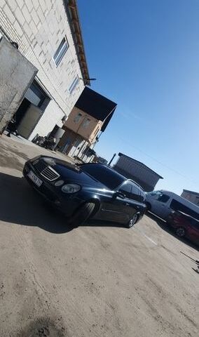 Чорний Мерседес Е-Клас, об'ємом двигуна 2.1 л та пробігом 471 тис. км за 5500 $, фото 1 на Automoto.ua