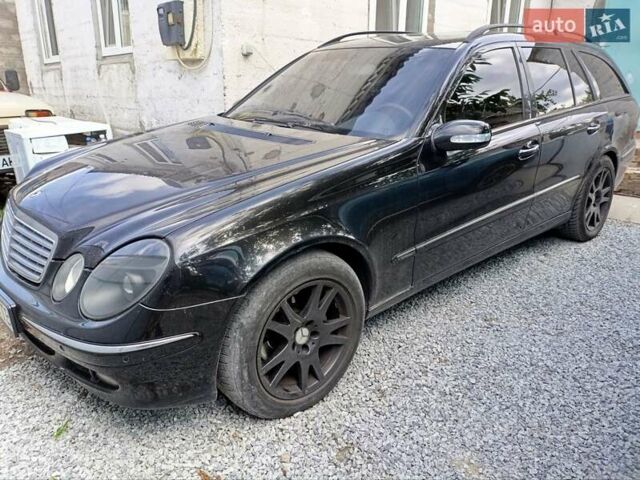 Черный Мерседес Е-Класс, объемом двигателя 3.2 л и пробегом 450 тыс. км за 5500 $, фото 1 на Automoto.ua