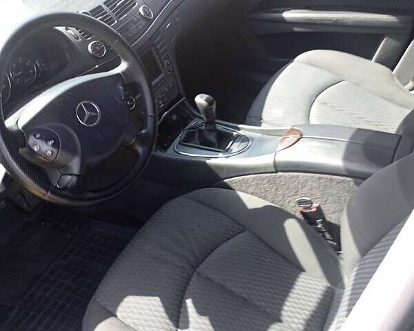 Черный Мерседес Е-Класс, объемом двигателя 2.2 л и пробегом 481 тыс. км за 6900 $, фото 1 на Automoto.ua