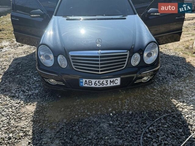 Черный Мерседес Е-Класс, объемом двигателя 3 л и пробегом 300 тыс. км за 8000 $, фото 1 на Automoto.ua