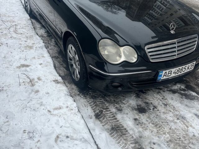 Чорний Мерседес Е-Клас, об'ємом двигуна 2.1 л та пробігом 300 тис. км за 4981 $, фото 1 на Automoto.ua