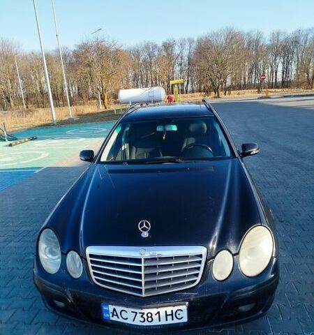 Черный Мерседес Е-Класс, объемом двигателя 2.2 л и пробегом 401 тыс. км за 7500 $, фото 1 на Automoto.ua