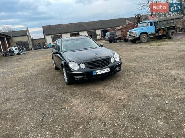 Черный Мерседес Е-Класс, объемом двигателя 2.99 л и пробегом 319 тыс. км за 8400 $, фото 1 на Automoto.ua