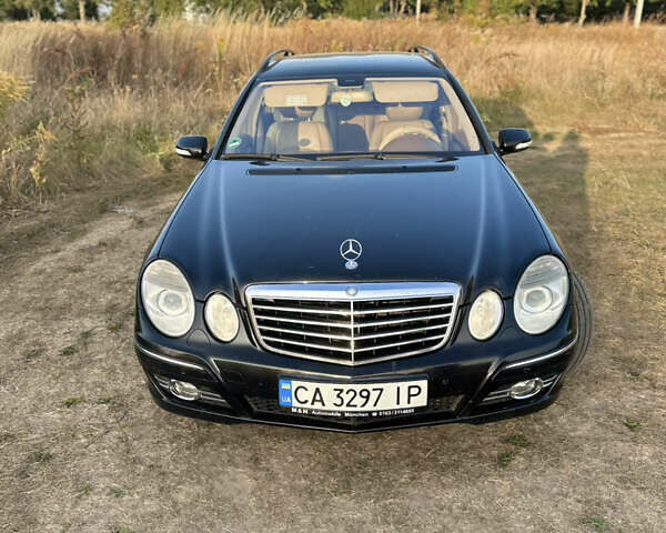 Черный Мерседес Е-Класс, объемом двигателя 2.2 л и пробегом 302 тыс. км за 8700 $, фото 1 на Automoto.ua