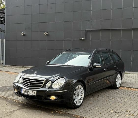 Черный Мерседес Е-Класс, объемом двигателя 3 л и пробегом 300 тыс. км за 4900 $, фото 1 на Automoto.ua