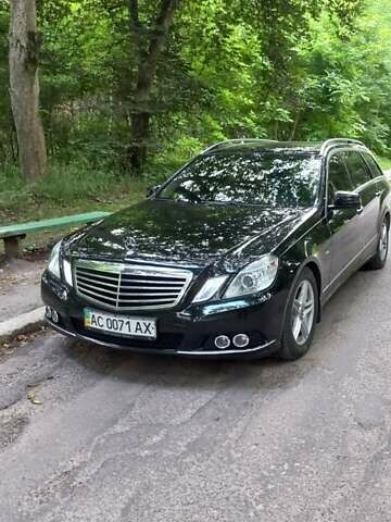 Чорний Мерседес Е-Клас, об'ємом двигуна 2.14 л та пробігом 450 тис. км за 10000 $, фото 1 на Automoto.ua