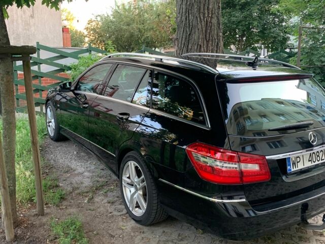 Черный Мерседес Е-Класс, объемом двигателя 2.2 л и пробегом 250 тыс. км за 6000 $, фото 1 на Automoto.ua