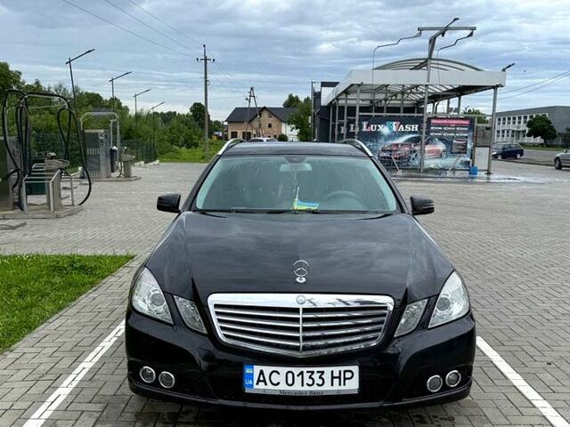Черный Мерседес Е-Класс, объемом двигателя 2.1 л и пробегом 326 тыс. км за 9000 $, фото 1 на Automoto.ua