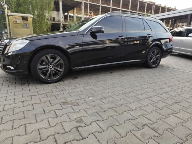 Мерседес Е-Клас 2010 у Яворове на Automoto.ua Чорний Мерседес Е-Клас, об'ємом двигуна 2.1 л та пробігом 290 тис. км за 11500 $, фото 1 на Automoto.ua