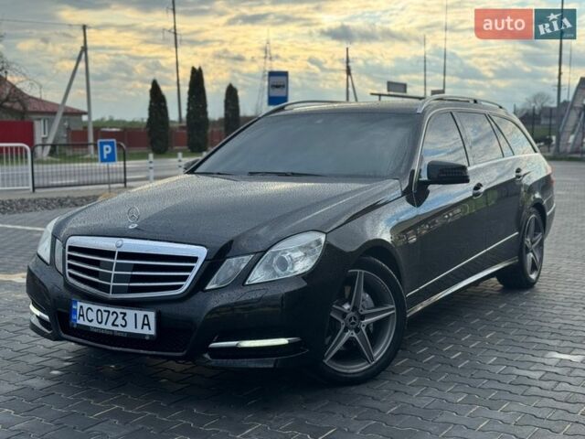 Черный Мерседес Е-Класс, объемом двигателя 2.2 л и пробегом 349 тыс. км за 12999 $, фото 1 на Automoto.ua