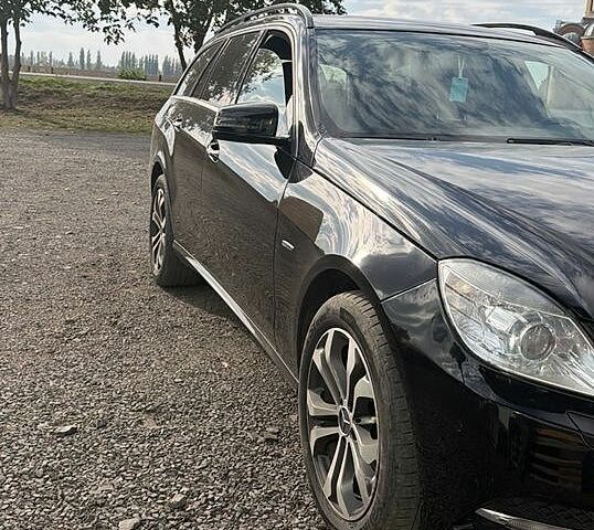 Чорний Мерседес Е-Клас, об'ємом двигуна 2.2 л та пробігом 380 тис. км за 9700 $, фото 1 на Automoto.ua