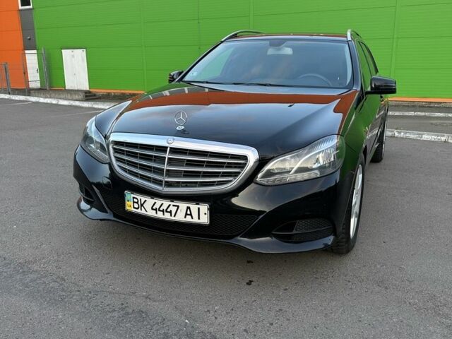 Черный Мерседес Е-Класс, объемом двигателя 2.2 л и пробегом 300 тыс. км за 12000 $, фото 1 на Automoto.ua