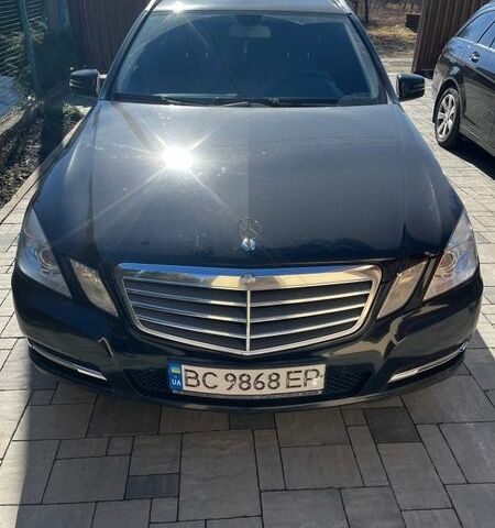 Чорний Мерседес Е-Клас, об'ємом двигуна 2.1 л та пробігом 265 тис. км за 9000 $, фото 1 на Automoto.ua