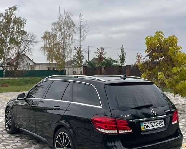 Черный Мерседес Е-Класс, объемом двигателя 2.2 л и пробегом 300 тыс. км за 13999 $, фото 1 на Automoto.ua