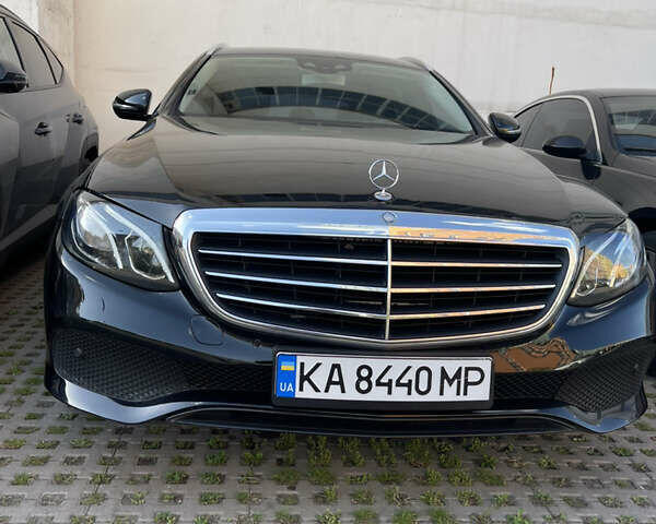 Чорний Мерседес Е-Клас, об'ємом двигуна 2 л та пробігом 265 тис. км за 17500 $, фото 1 на Automoto.ua