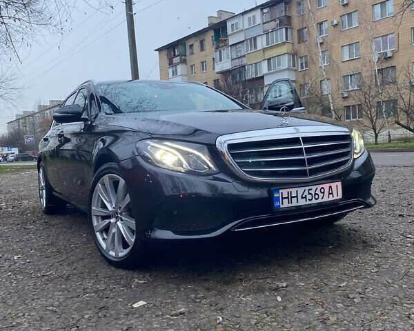 Черный Мерседес Е-Класс, объемом двигателя 1.95 л и пробегом 240 тыс. км за 18500 $, фото 1 на Automoto.ua