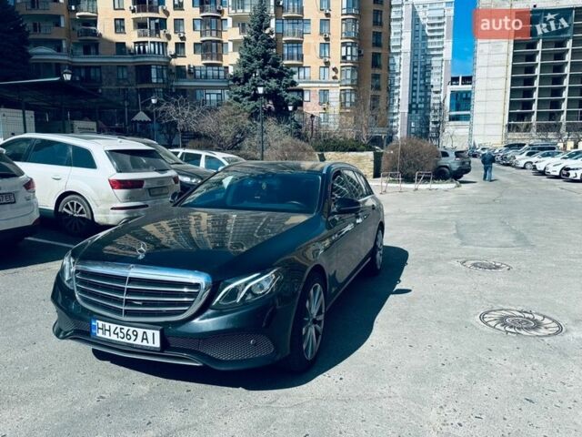 Черный Мерседес Е-Класс, объемом двигателя 2.2 л и пробегом 268 тыс. км за 16000 $, фото 1 на Automoto.ua