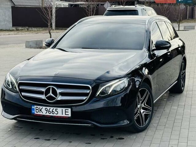 Чорний Мерседес Е-Клас, об'ємом двигуна 2 л та пробігом 330 тис. км за 24500 $, фото 1 на Automoto.ua