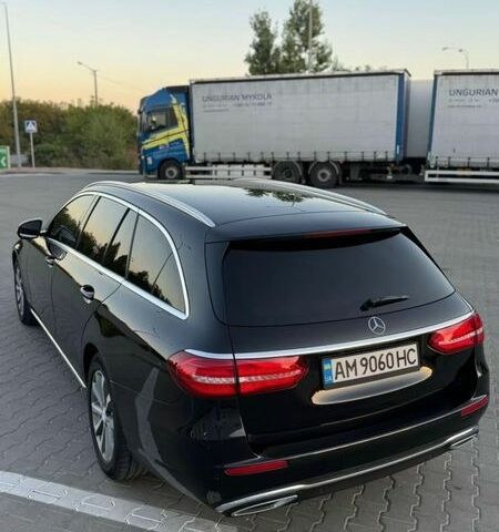 Черный Мерседес Е-Класс, объемом двигателя 2 л и пробегом 465 тыс. км за 21500 $, фото 1 на Automoto.ua