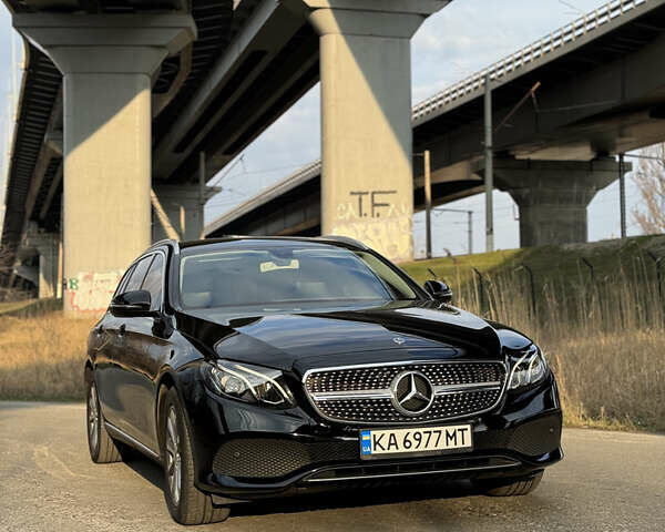 Черный Мерседес Е-Класс, объемом двигателя 1.95 л и пробегом 327 тыс. км за 20450 $, фото 1 на Automoto.ua