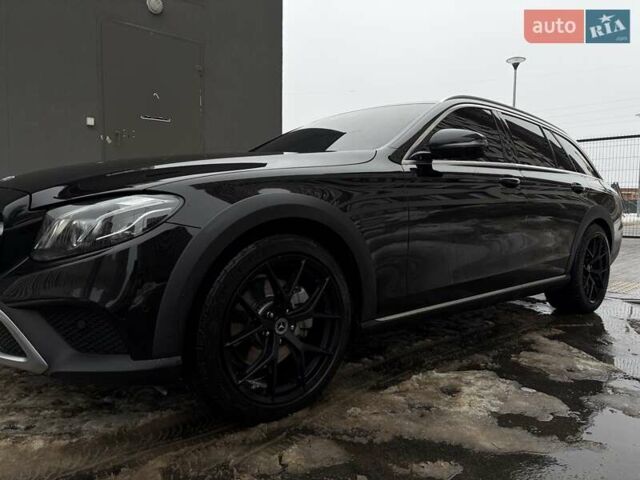 Чорний Мерседес Е-Клас, об'ємом двигуна 1.95 л та пробігом 125 тис. км за 35300 $, фото 1 на Automoto.ua