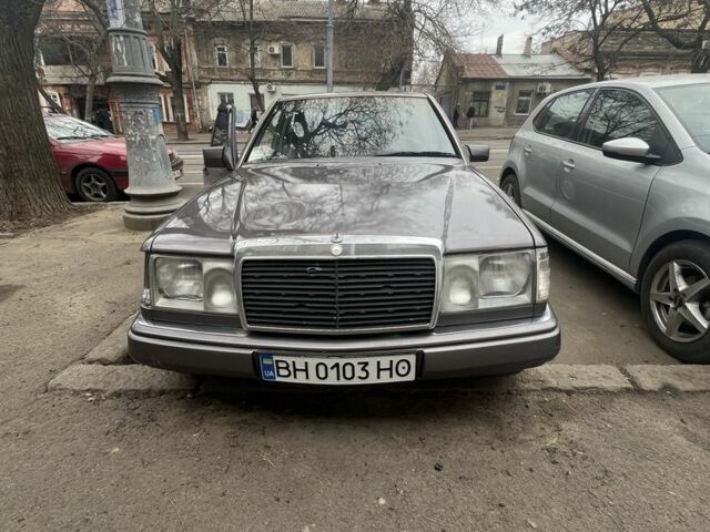Фиолетовый Мерседес Е-Класс, объемом двигателя 3 л и пробегом 280 тыс. км за 2000 $, фото 1 на Automoto.ua
