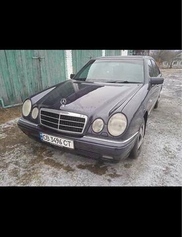 Фиолетовый Мерседес Е-Класс, объемом двигателя 2.9 л и пробегом 490 тыс. км за 4500 $, фото 1 на Automoto.ua