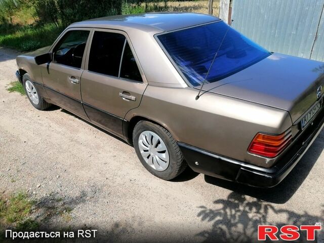 Коричневий Мерседес Е-Клас, об'ємом двигуна 2 л та пробігом 200 тис. км за 1200 $, фото 1 на Automoto.ua