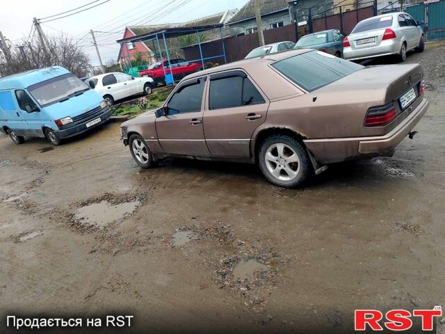 Коричневый Мерседес Е-Класс, объемом двигателя 2.3 л и пробегом 550 тыс. км за 1350 $, фото 1 на Automoto.ua