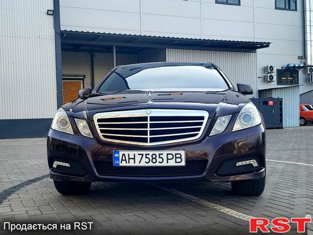 Коричневый Мерседес Е-Класс, объемом двигателя 3 л и пробегом 219 тыс. км за 13300 $, фото 1 на Automoto.ua