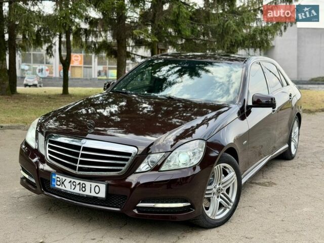 Коричневый Мерседес Е-Класс, объемом двигателя 2.14 л и пробегом 315 тыс. км за 9900 $, фото 1 на Automoto.ua
