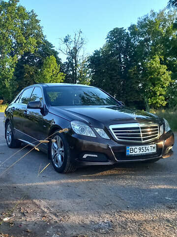 Коричневый Мерседес Е-Класс, объемом двигателя 2.99 л и пробегом 238 тыс. км за 15300 $, фото 1 на Automoto.ua