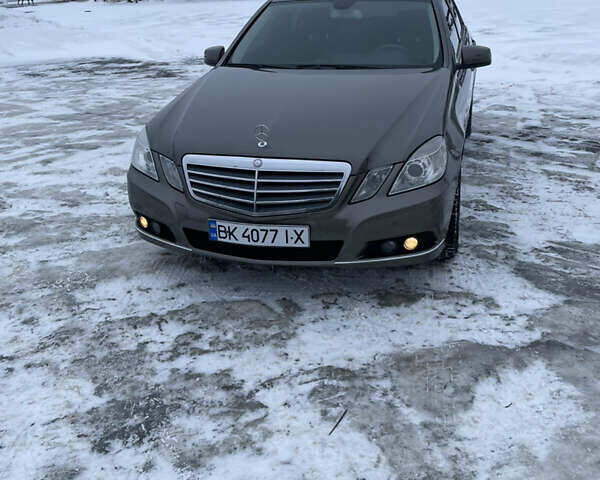 Коричневий Мерседес Е-Клас, об'ємом двигуна 2.14 л та пробігом 229 тис. км за 11500 $, фото 1 на Automoto.ua