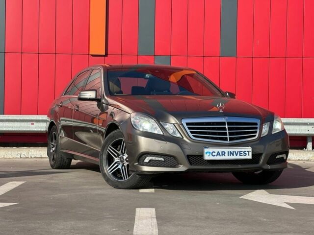 Коричневый Мерседес Е-Класс, объемом двигателя 2.2 л и пробегом 227 тыс. км за 15499 $, фото 1 на Automoto.ua