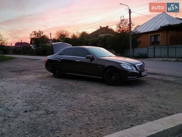 Коричневый Мерседес Е-Класс, объемом двигателя 1.8 л и пробегом 377 тыс. км за 13000 $, фото 1 на Automoto.ua